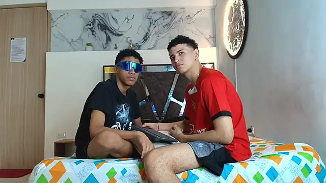 Snapshot of KING_OFF_BOYS chatting on 10/06/25, 01:19 KING OFF BOYS online show from 10/06/25, 01:19