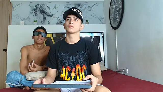 Snapshot of KING_OFF_BOYS chatting on 10/28/25, 01:25 KING OFF BOYS online show from 10/28/25, 01:25