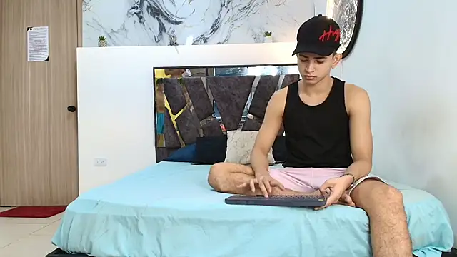 Snapshot of KING_OFF_BOYS chatting on 11/03/25, 01:23 KING OFF BOYS online show from 11/03/25, 01:23