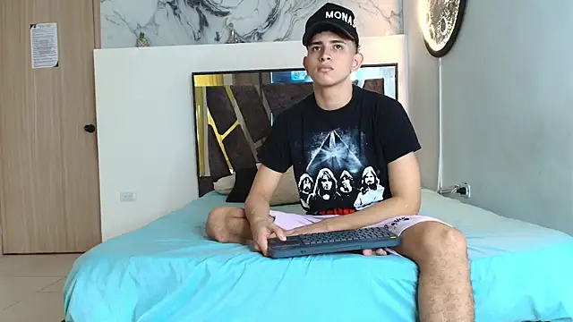 Snapshot of KING_OFF_BOYS chatting on 11/09/25, 01:31 KING OFF BOYS online show from 11/09/25, 01:31