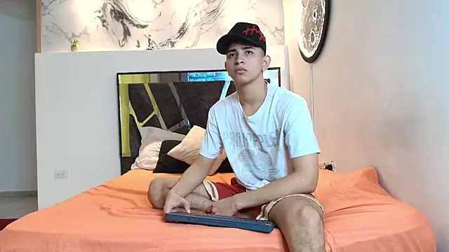 Snapshot of KING_OFF_BOYS chatting on 11/12/25, 01:22 KING OFF BOYS online show from 11/12/25, 01:22