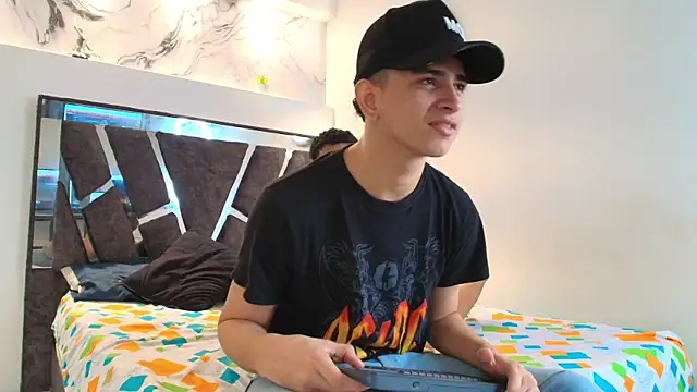 Snapshot of KING_OFF_BOYS chatting on 11/20/25, 01:33 KING OFF BOYS online show from 11/20/25, 01:33