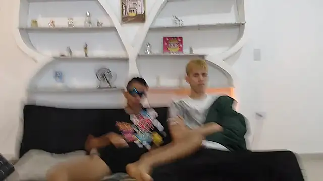 Snapshot of KING_OFF_BOYS chatting on 11/28/25, 01:25 KING OFF BOYS online show from 11/28/25, 01:25