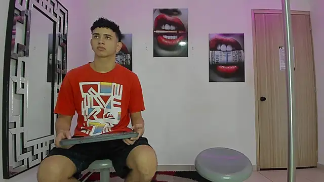 Snapshot of KING_OFF_BOYS chatting on 11/29/25, 01:03 KING OFF BOYS online show from 11/29/25, 01:03