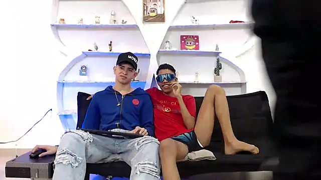 Snapshot of KING_OFF_BOYS chatting on 12/01/25, 01:27 KING OFF BOYS online show from 12/01/25, 01:27