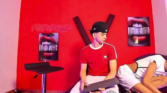 Snapshot of KING_OFF_BOYS chatting on 03/08/26, 01:04 KING OFF BOYS online show from 03/08/26, 01:04