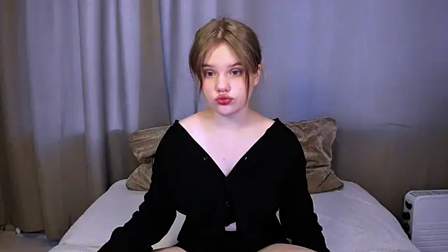 LaseyMoon online show from 03/01/25, 01:11