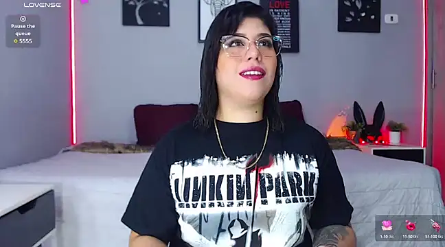 Snapshot of Veronika_metal chatting on 02/25/25, 12:34 Veronika metal online show from 02/25/25, 12:34