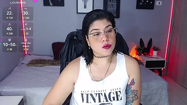 Snapshot of Veronika_metal chatting on 03/03/25, 06:44 Veronika metal online show from 03/03/25, 06:44