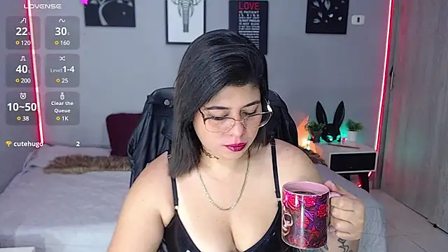 Snapshot of Veronika_metal chatting on 03/04/25, 11:08 Veronika metal online show from 03/04/25, 11:08