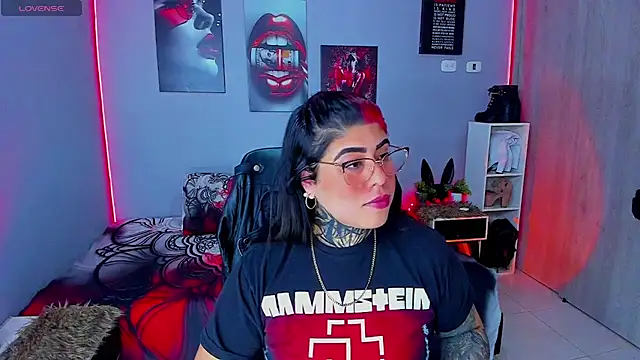 Snapshot of Veronika_metal chatting on 09/09/25, 06:07 Veronika metal online show from 09/09/25, 06:07