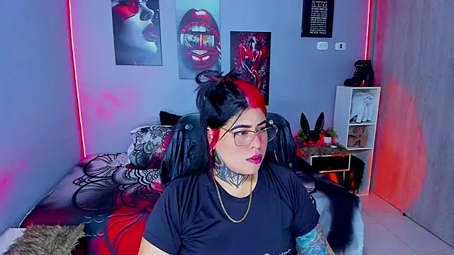 Snapshot of Veronika_metal chatting on 09/25/25, 03:32 Veronika metal online show from 09/25/25, 03:32