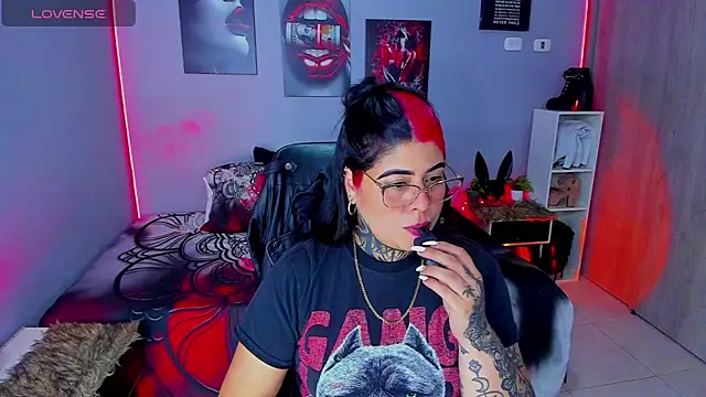 Snapshot of Veronika_metal chatting on 09/25/25, 06:00 Veronika metal online show from 09/25/25, 06:00