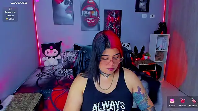 Snapshot of Veronika_metal chatting on 09/28/25, 11:48 Veronika metal online show from 09/28/25, 11:48