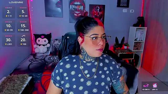 Snapshot of Veronika_metal chatting on 09/30/25, 01:05 Veronika metal online show from 09/30/25, 01:05