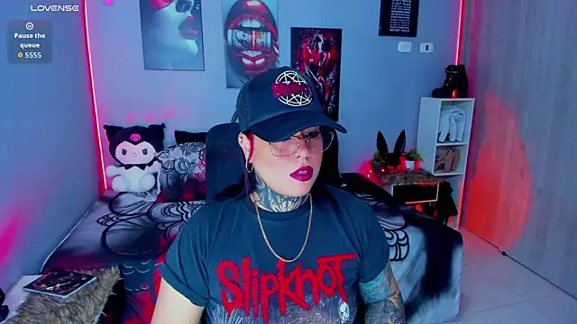 Snapshot of Veronika_metal chatting on 10/06/25, 01:41 Veronika metal online show from 10/06/25, 01:41