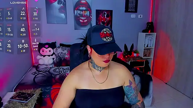 Snapshot of Veronika_metal chatting on 10/07/25, 11:29 Veronika metal online show from 10/07/25, 11:29