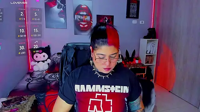 Snapshot of Veronika_metal chatting on 10/20/25, 07:53 Veronika metal online show from 10/20/25, 07:53