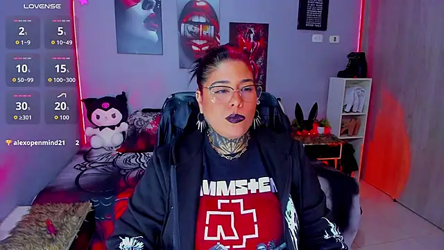 Snapshot of Veronika_metal chatting on 10/20/25, 07:58 Veronika metal online show from 10/20/25, 07:58