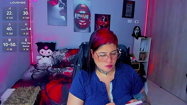 Snapshot of Veronika_metal chatting on 10/30/25, 04:36 Veronika metal online show from 10/30/25, 04:36