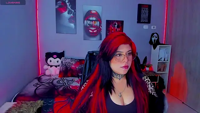 Snapshot of Veronika_metal chatting on 12/04/25, 04:05 Veronika metal online show from 12/04/25, 04:05