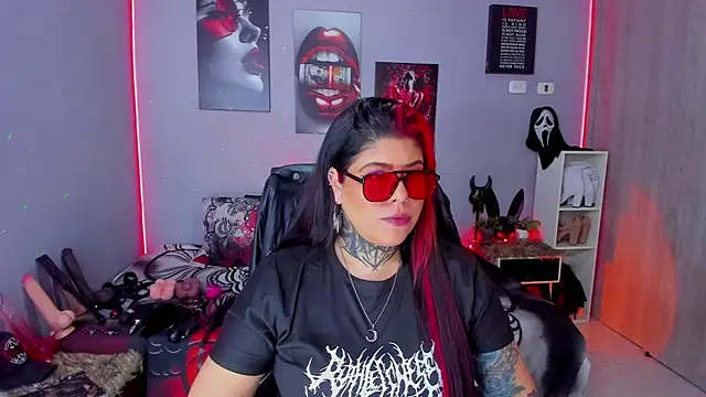 Snapshot of Veronika_metal chatting on 12/13/25, 09:31 Veronika metal online show from 12/13/25, 09:31