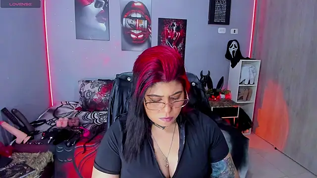 Snapshot of Veronika_metal chatting on 12/17/25, 11:55 Veronika metal online show from 12/17/25, 11:55