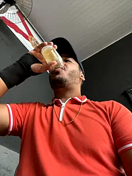 Snapshot of Lindp190194 chatting on 11/23/25, 05:13 Lindp190194 online show from 11/23/25, 05:13