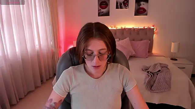 Emily Warren  online show from 10/16/25, 07:37