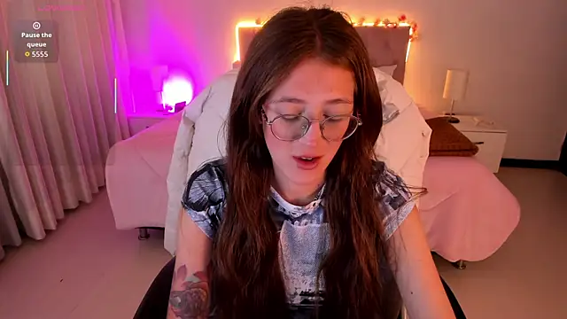 Emily Warren  online show from 11/11/25, 07:25