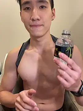 Snapshot of Hon1069 chatting on 03/06/25, 12:19 Hon1069 online show from 03/06/25, 12:19