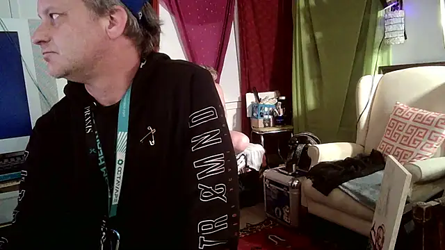 Snapshot of Foxxyhoneypott chatting on 03/13/25, 07:09 Foxxyhoneypott online show from 03/13/25, 07:09