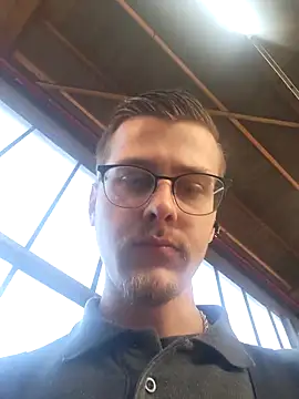 Snapshot of luckyluuk25 chatting on 03/04/26, 12:22 luckyluuk25 online show from 03/04/26, 12:22