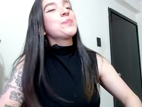 Snapshot of melii_lopezxo chatting on 12/21/25, 08:32 melii lopezxo online show from 12/21/25, 08:32