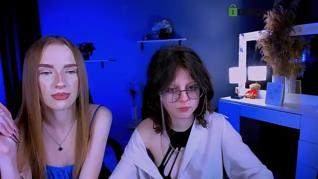 Snapshot of doll_vey chatting on 09/29/25, 07:51 doll vey online show from 09/29/25, 07:51