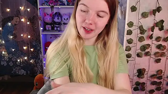 Snapshot of Strawberry_juli chatting on 02/27/25, 05:24 Strawberry juli online show from 02/27/25, 05:24