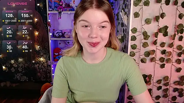 Snapshot of Strawberry_juli chatting on 03/03/25, 01:31 Strawberry juli online show from 03/03/25, 01:31