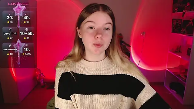 Snapshot of Strawberry_juli chatting on 09/17/25, 07:21 Strawberry juli online show from 09/17/25, 07:21