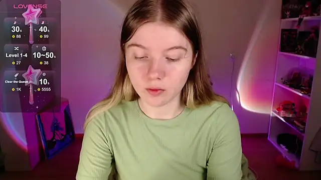 Snapshot of Strawberry_juli chatting on 09/26/25, 05:11 Strawberry juli online show from 09/26/25, 05:11