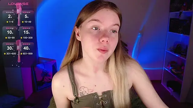 Snapshot of Strawberry_juli chatting on 10/02/25, 05:58 Strawberry juli online show from 10/02/25, 05:58