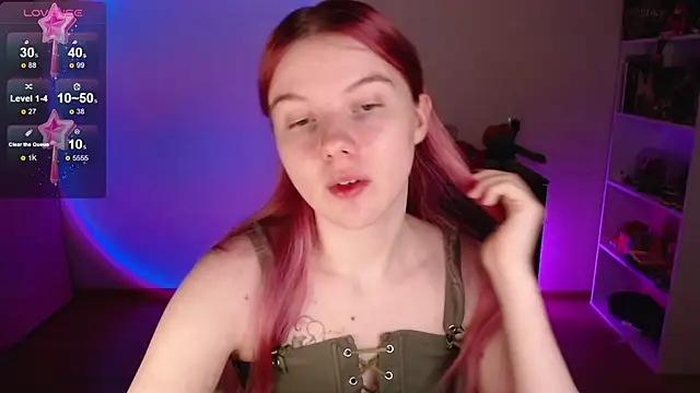 Snapshot of Strawberry_juli chatting on 11/13/25, 01:21 Strawberry juli online show from 11/13/25, 01:21