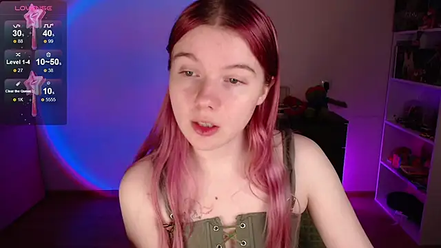 Snapshot of Strawberry_juli chatting on 11/15/25, 09:39 Strawberry juli online show from 11/15/25, 09:39