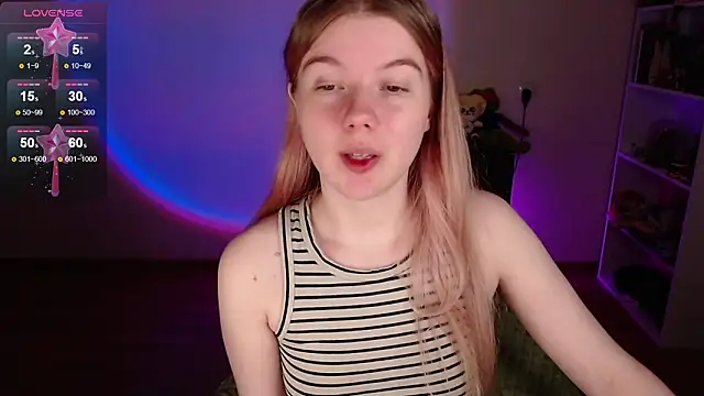 Strawberry juli online show from 03/12/26, 02:39