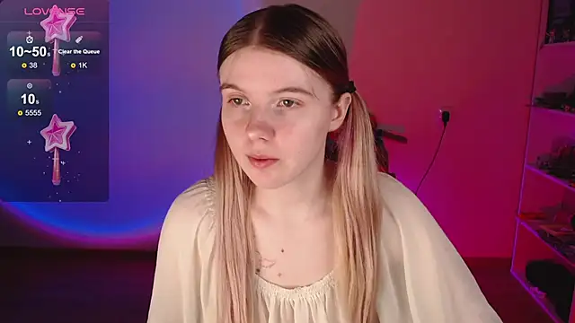 Strawberry juli online show from 04/01/26, 04:02