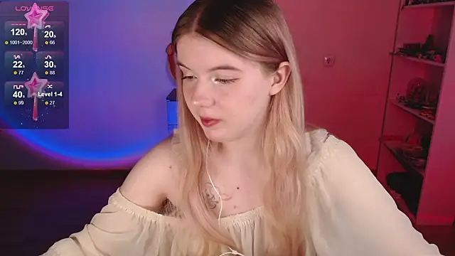 Strawberry juli online show from 04/08/26, 10:59