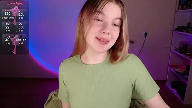 Strawberry juli online show from 04/11/26, 05:56