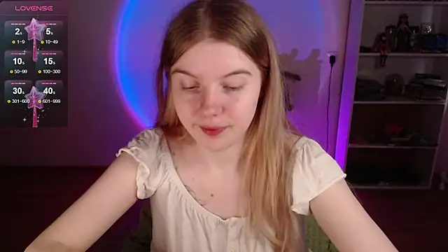 Strawberry juli online show from 05/07/26, 10:42