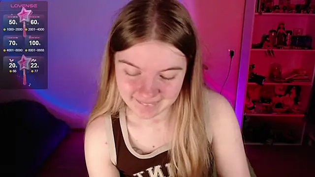 Strawberry juli online show from 05/30/26, 01:14