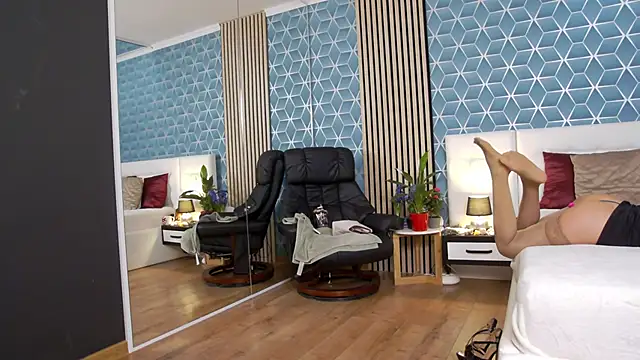 zoeylarkens online show from 03/01/25, 06:00