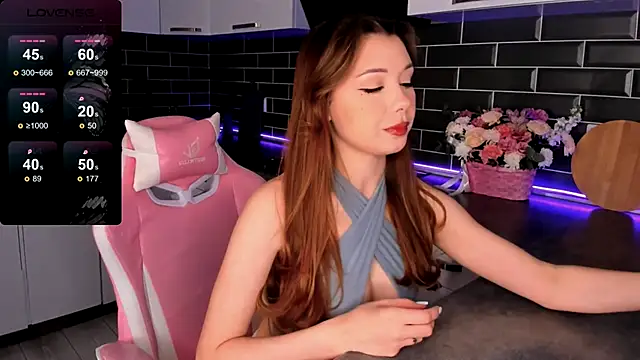 Snapshot of EmmaVictori1 chatting on 11/18/25, 07:02 EmmaVictori1 online show from 11/18/25, 07:02